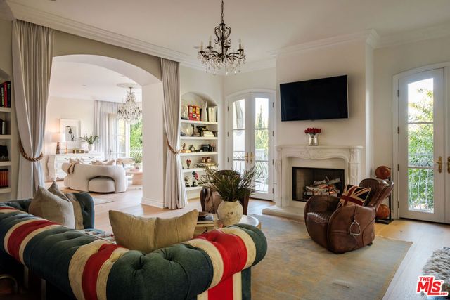 18875 Pasadero Drive, Tarzana, CA 91356