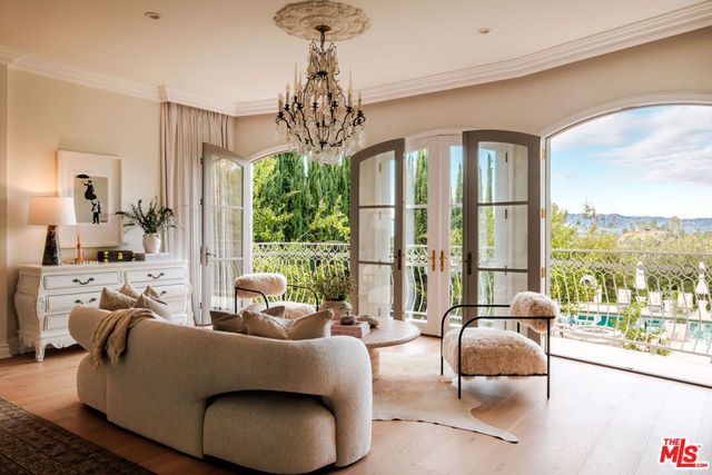 18875 Pasadero Drive, Tarzana, CA 91356