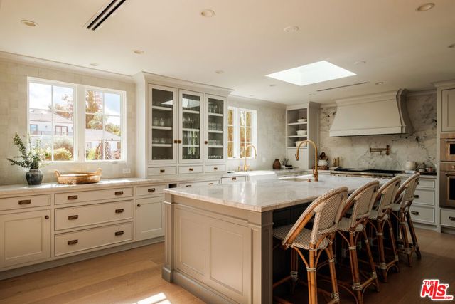 18875 Pasadero Drive, Tarzana, CA 91356