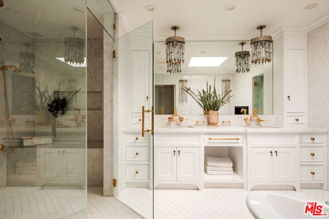 18875 Pasadero Drive, Tarzana, CA 91356