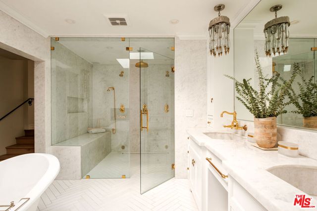 18875 Pasadero Drive, Tarzana, CA 91356