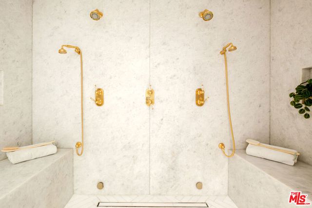 18875 Pasadero Drive, Tarzana, CA 91356