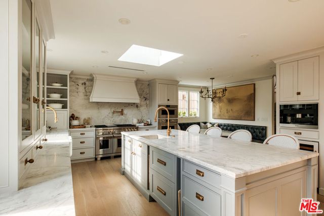 18875 Pasadero Drive, Tarzana, CA 91356