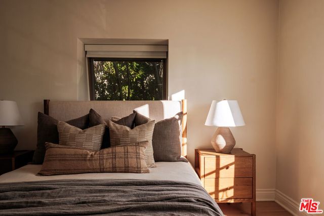 18875 Pasadero Drive, Tarzana, CA 91356