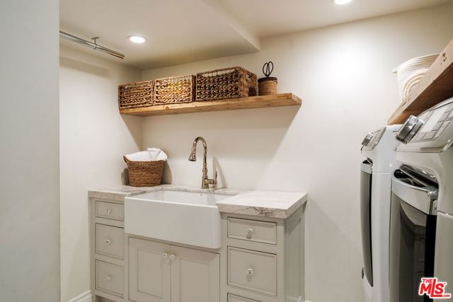 18875 Pasadero Drive, Tarzana, CA 91356