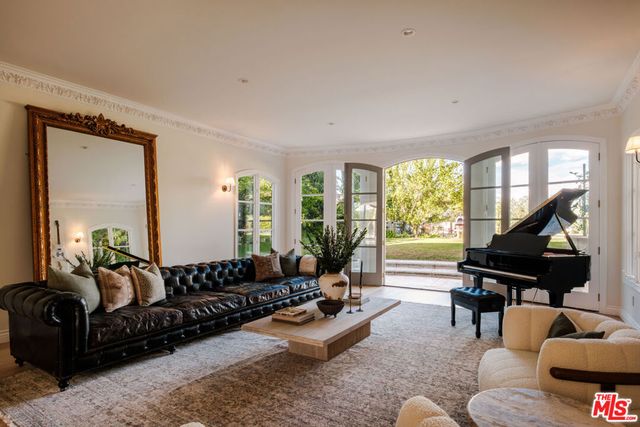 18875 Pasadero Drive, Tarzana, CA 91356