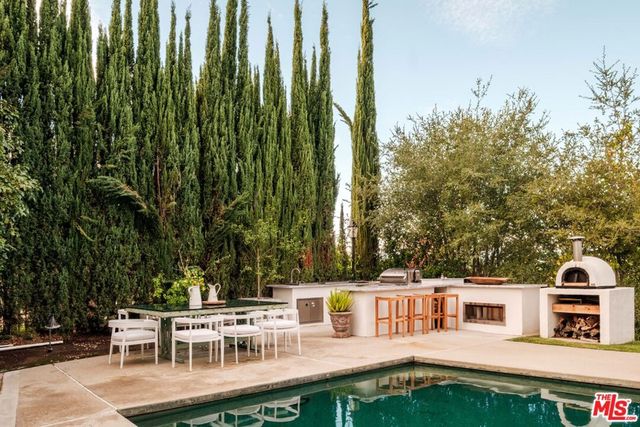 18875 Pasadero Drive, Tarzana, CA 91356