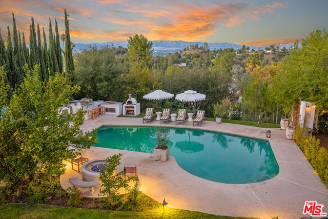 18875 Pasadero Drive, Tarzana, CA 91356