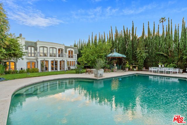 18875 Pasadero Drive, Tarzana, CA 91356