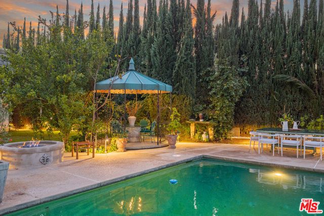 18875 Pasadero Drive, Tarzana, CA 91356