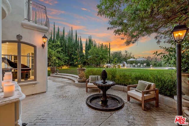 18875 Pasadero Drive, Tarzana, CA 91356