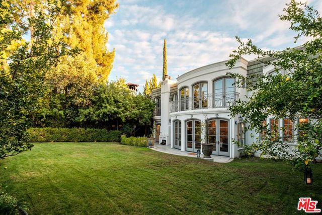 18875 Pasadero Drive, Tarzana, CA 91356