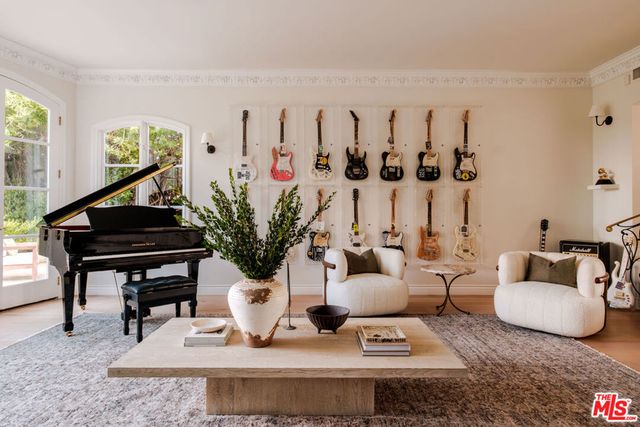 18875 Pasadero Drive, Tarzana, CA 91356