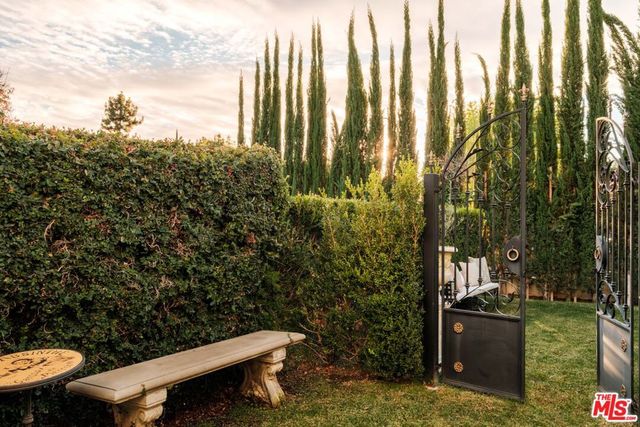 18875 Pasadero Drive, Tarzana, CA 91356