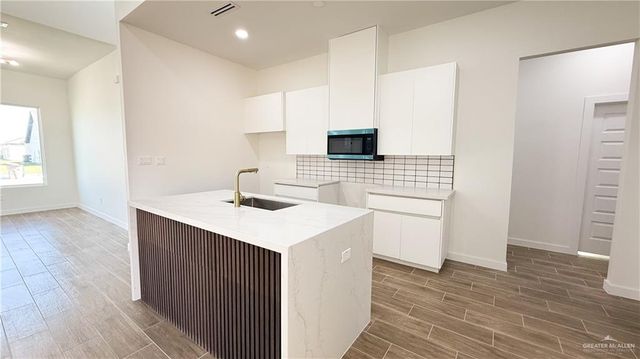 5909 N Playa Del Sol Street, Edinburg, TX 78542