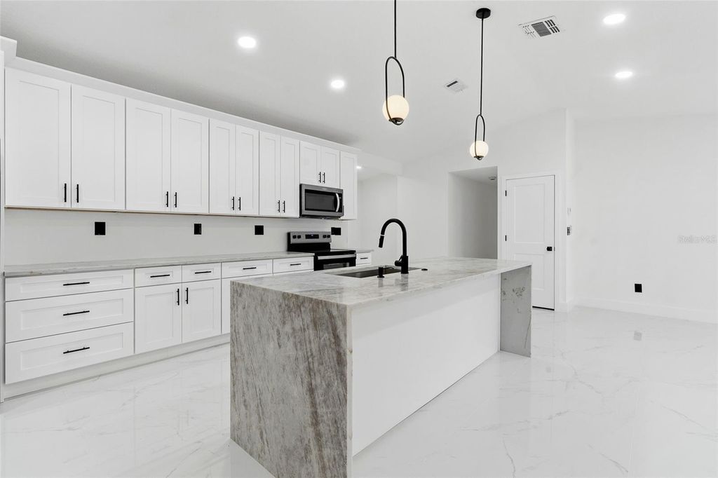 Image 13 of property listing at 5308 BLACK PINE DRIVE, Tampa, FL 33624
