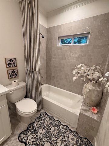 407 Harris Road, Highlands, TX 77562