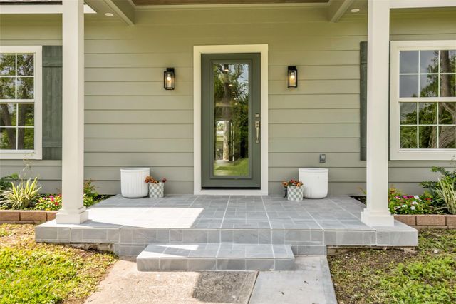 407 Harris Road, Highlands, TX 77562