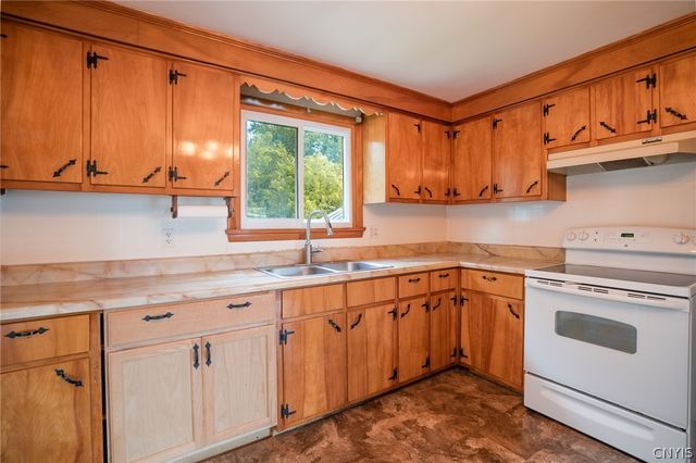 105 Ashford Court, Salina, NY 13211