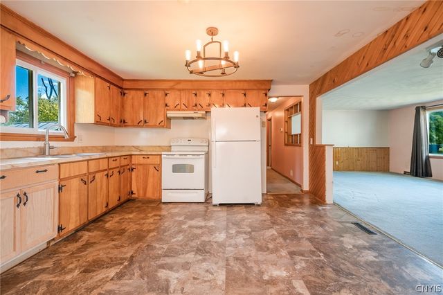 105 Ashford Court, Salina, NY 13211