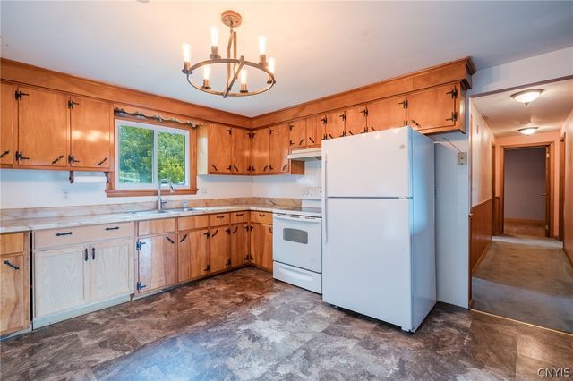 105 Ashford Court, Salina, NY 13211