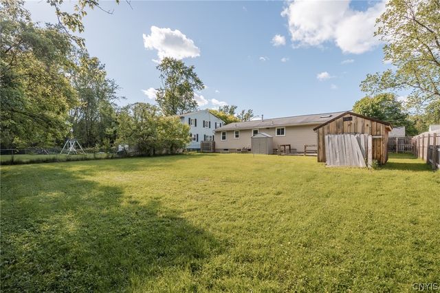 105 Ashford Court, Salina, NY 13211