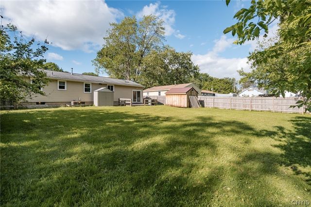 105 Ashford Court, Salina, NY 13211