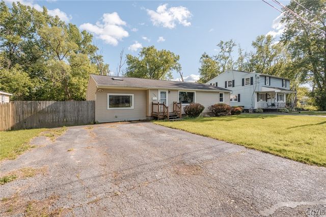 105 Ashford Court, Salina, NY 13211