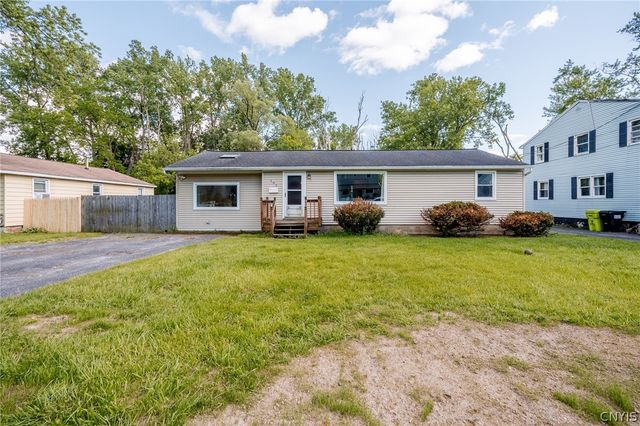 105 Ashford Court, Salina, NY 13211