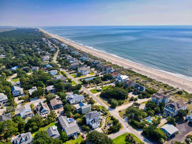 352 Lakeshore Dr., Pawleys Island, SC 29585