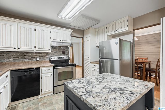 1400 GOLDEN DRIVE, Bessemer, AL 35023