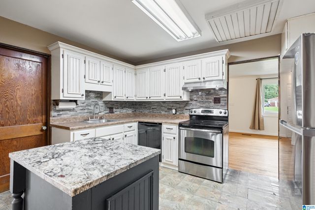 1400 GOLDEN DRIVE, Bessemer, AL 35023