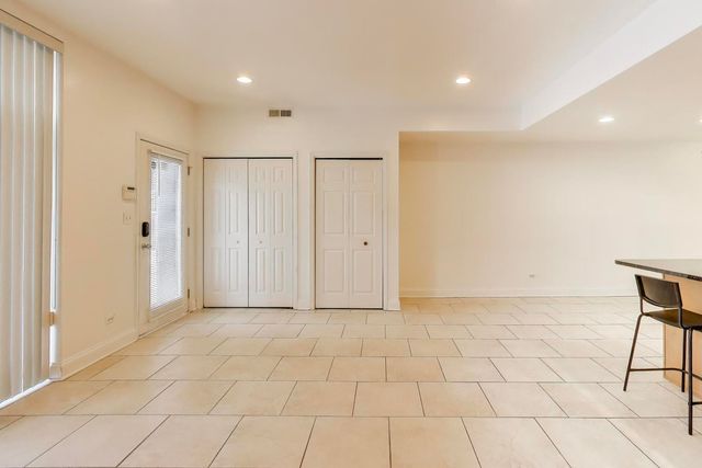 2615 S Lowe Avenue 1S, Chicago, IL 60616