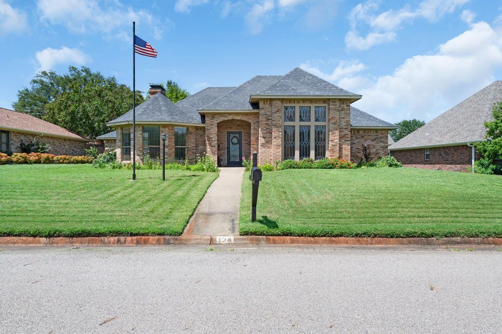 124 Cedar Springs Boulevard, Sulphur Springs, TX 75482