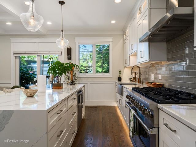 5948 W Grace Street, Chicago, IL 60634