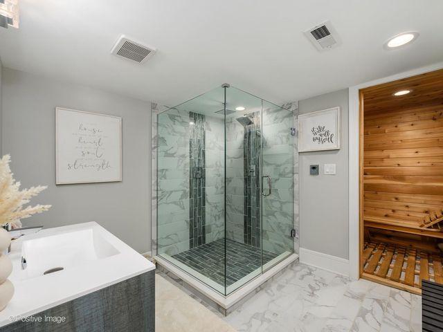 5948 W Grace Street, Chicago, IL 60634