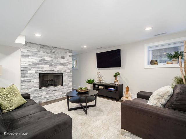 5948 W Grace Street, Chicago, IL 60634