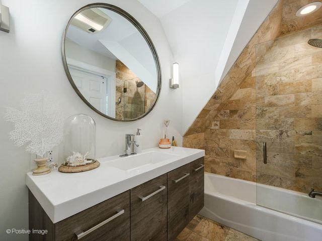 5948 W Grace Street, Chicago, IL 60634
