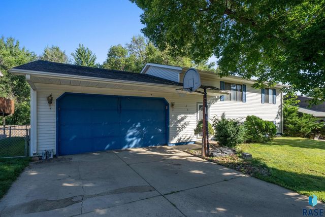 2012 E Tracy Ln Lane, Sioux Falls, SD 57103