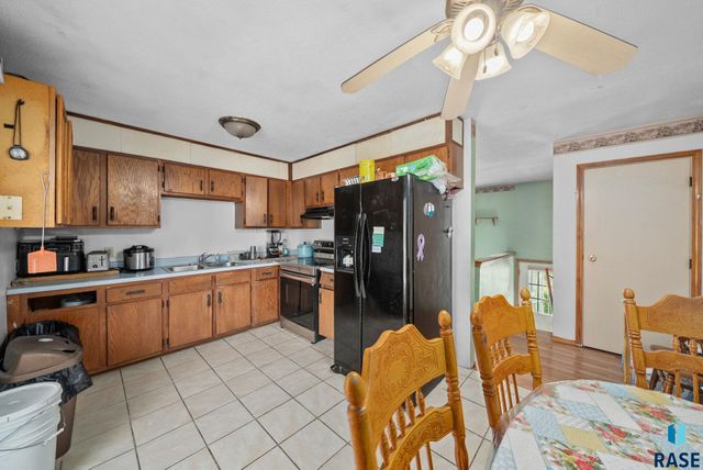 2012 E Tracy Ln Lane, Sioux Falls, SD 57103