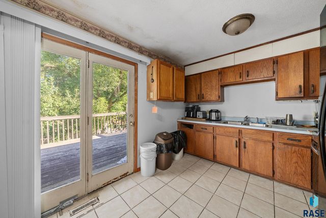 2012 E Tracy Ln Lane, Sioux Falls, SD 57103