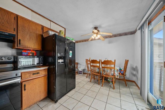 2012 E Tracy Ln Lane, Sioux Falls, SD 57103