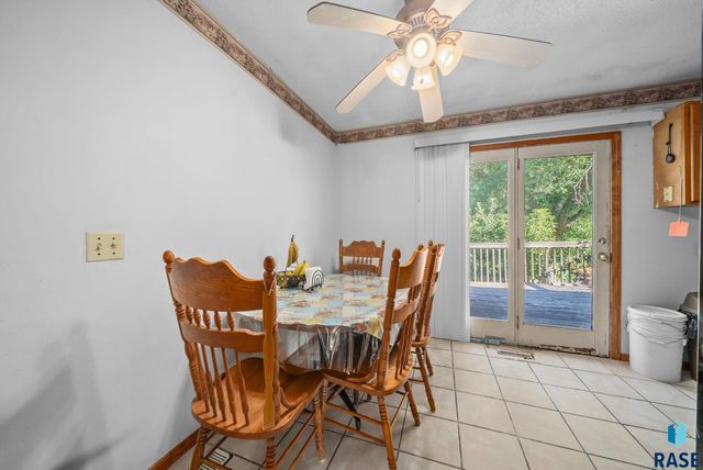 2012 E Tracy Ln Lane, Sioux Falls, SD 57103