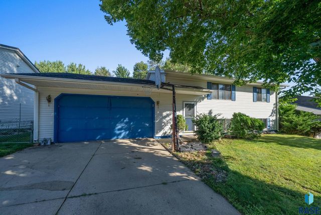 2012 E Tracy Ln Lane, Sioux Falls, SD 57103