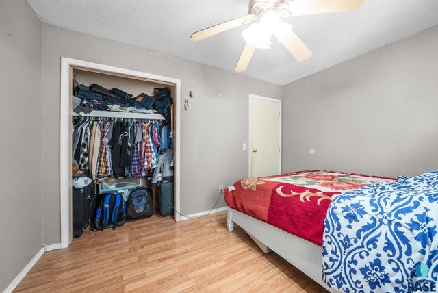 2012 E Tracy Ln Lane, Sioux Falls, SD 57103