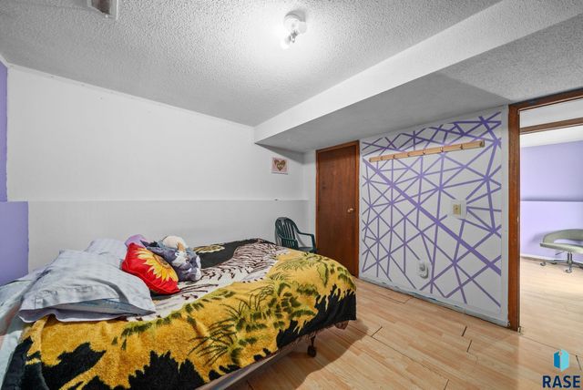 2012 E Tracy Ln Lane, Sioux Falls, SD 57103