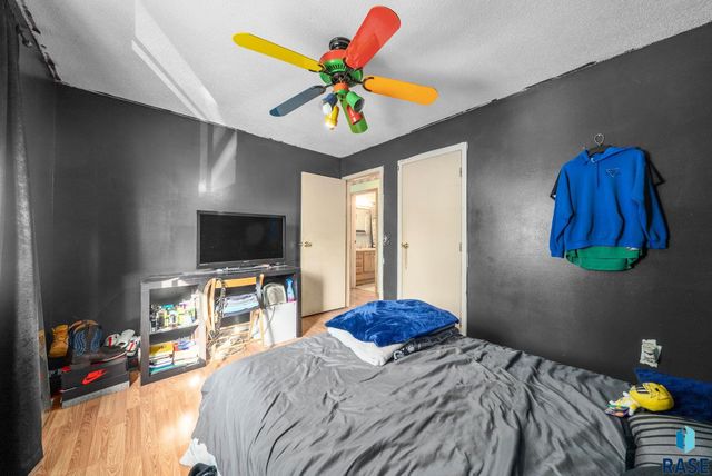 2012 E Tracy Ln Lane, Sioux Falls, SD 57103