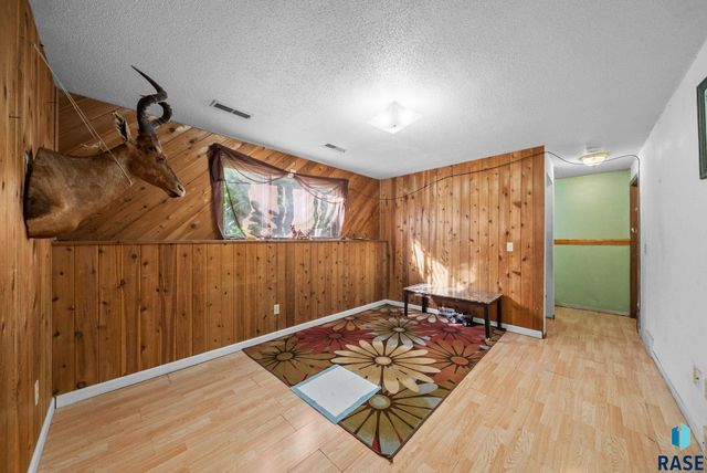 2012 E Tracy Ln Lane, Sioux Falls, SD 57103