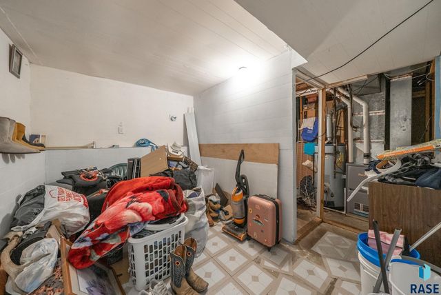 2012 E Tracy Ln Lane, Sioux Falls, SD 57103