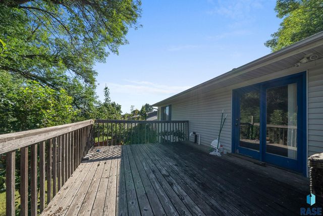 2012 E Tracy Ln Lane, Sioux Falls, SD 57103